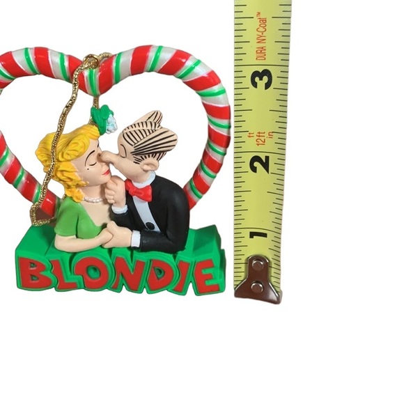 Vintage 1999 - Heirloom Collection Blonde Smooch Christmas Holiday Ornament - Picture 8 of 12